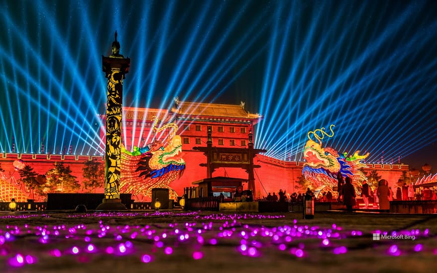 Light show lights up Xi'an City Wall at night, Chinese New Year