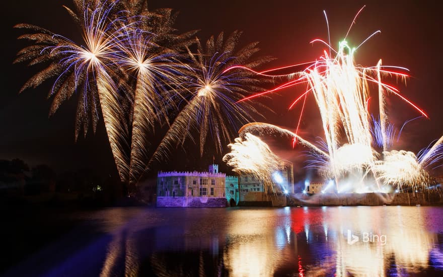 Bonfire Night fireworks, Leeds Castle, Kent