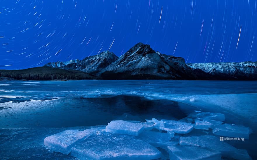 Lake Minnewanka, Alberta, Canada