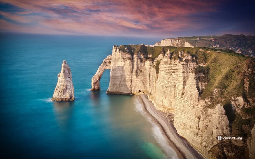 The Needle and the Porte d’Aval, cliffs of Étretat, Normandy